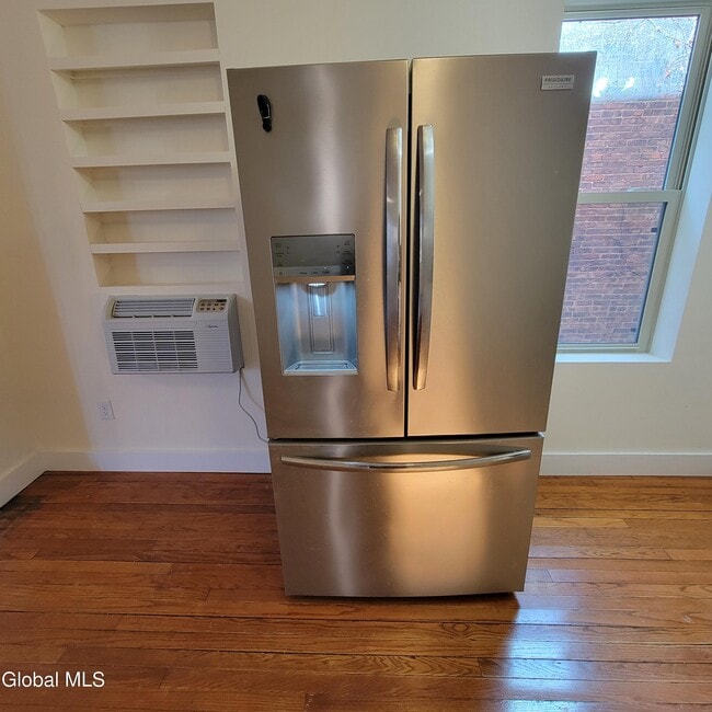 Building Photo - 762 Eastern Ave