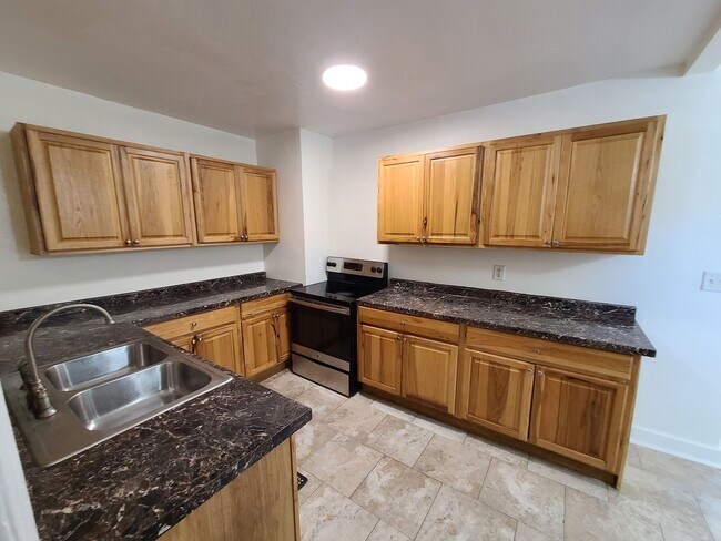 Building Photo - Stunning Corner-Lot Rental: 4BR/2BA with Courtyard