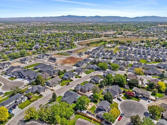 Building Photo - 695 W Riodosa Dr