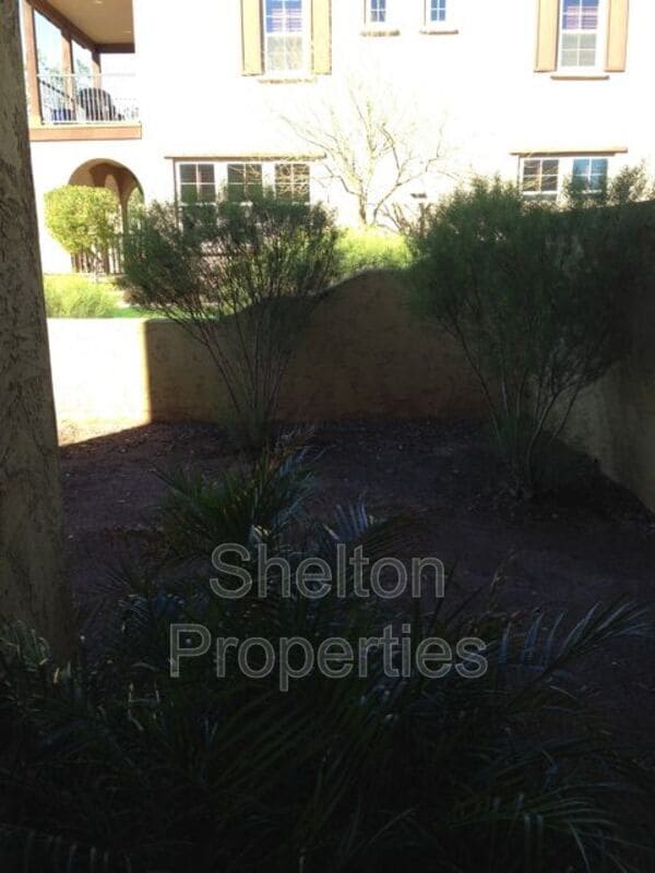 Building Photo - 21060 W Elm Way Ct