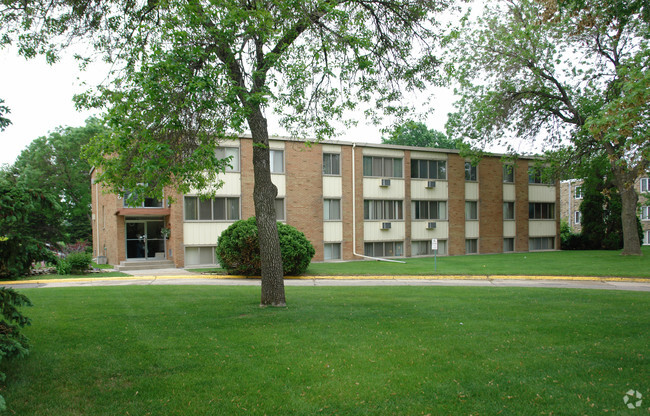 Building Photo - Fremont Court Apartments
