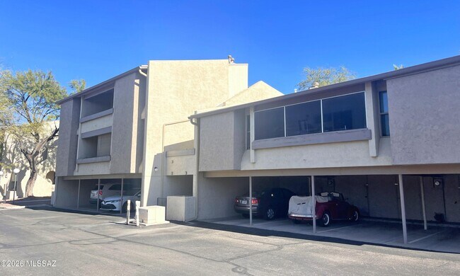 Building Photo - 3750 N Country Club Rd