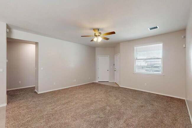 Building Photo - Charming 3 bedroom, 2 bath home in East El...