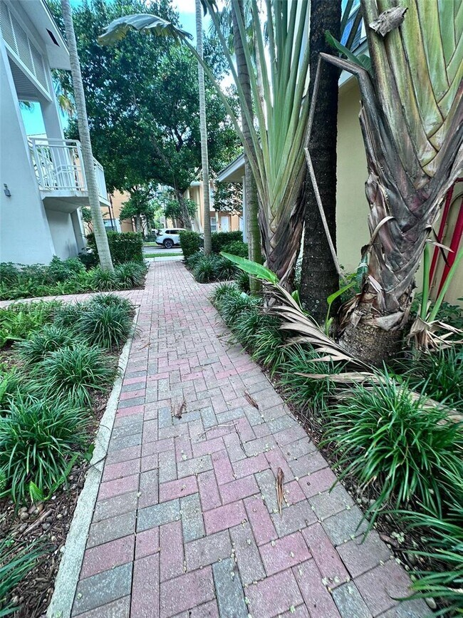 Building Photo - 1331 SW 3rd Ct