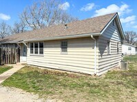 Building Photo - 514 Eshelman St