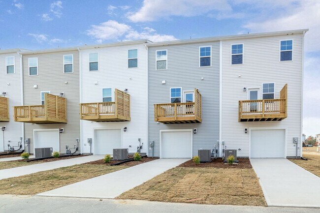 Building Photo - 2437 Kasota Ln