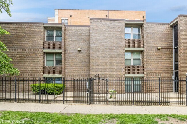 Primary Photo - 425 South Blvd