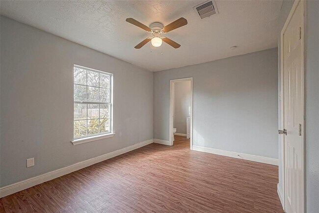 Building Photo - 4006 Sunflower St