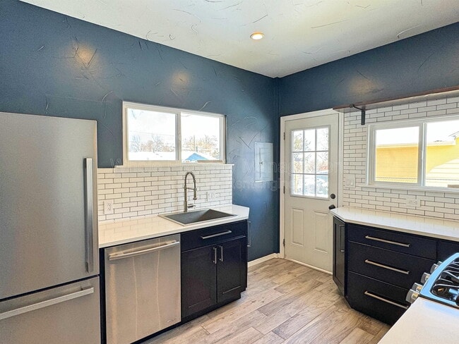 Building Photo - 5680 W 9th Ave