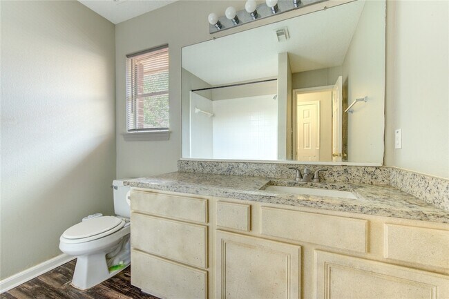 Building Photo - 7302 Greenwood Point Dr