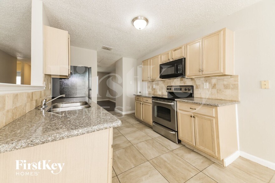 Building Photo - 1395 Stewart Dr