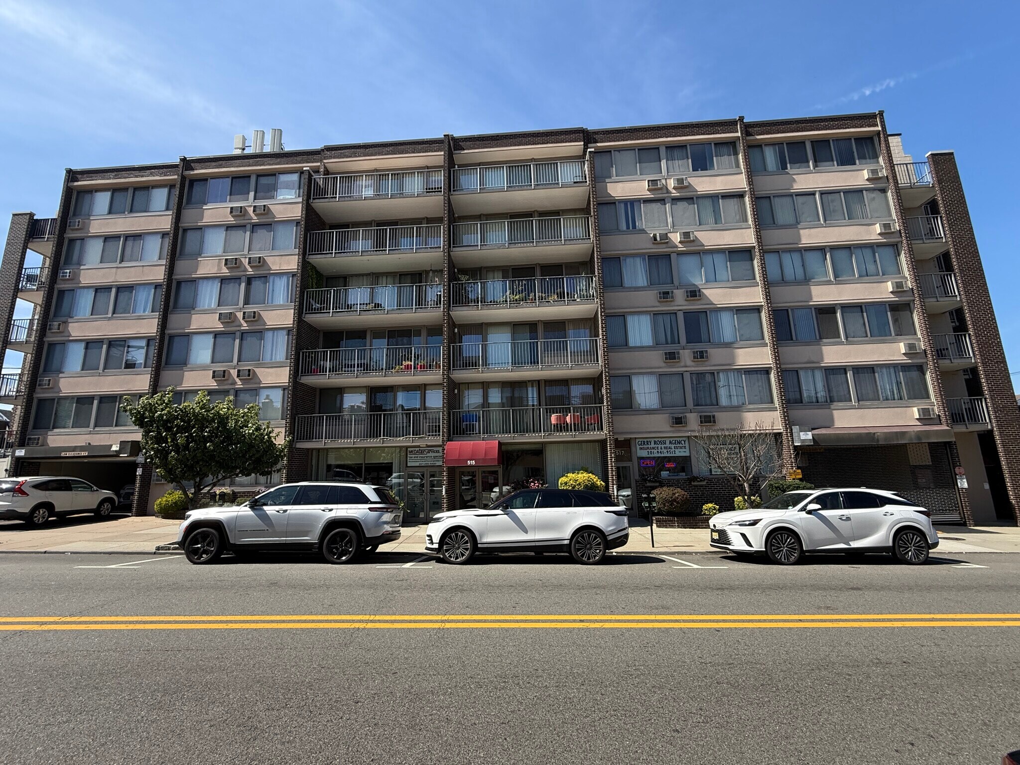 Building Photo - 515 Anderson Ave