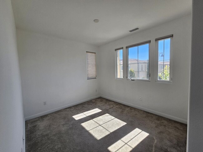 Building Photo - 20841 Acorn Cir