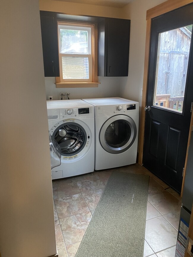 Building Photo - 1112 SW 12th St