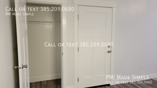 Building Photo - Gorgeous Top Floor Condo! Great Views!