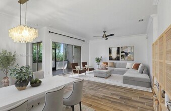 Building Photo - 6582 Via Regina