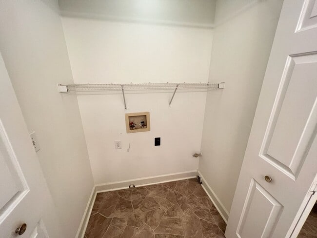 Building Photo - Cozy 3 bedroom home within minutes to Bond Park