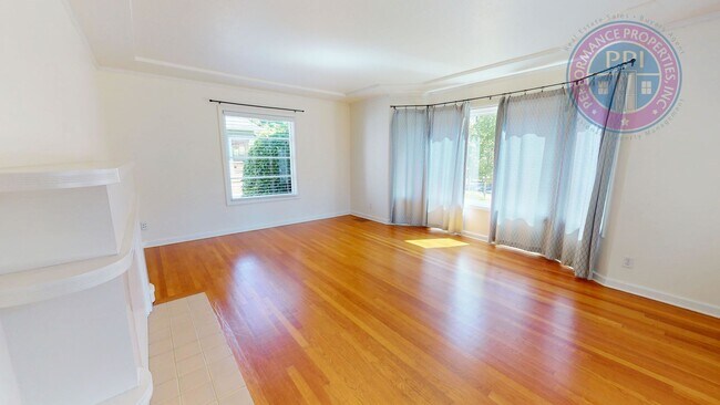 Building Photo - North Portland Living at Its Best | 2 Bed, 1 Bath!