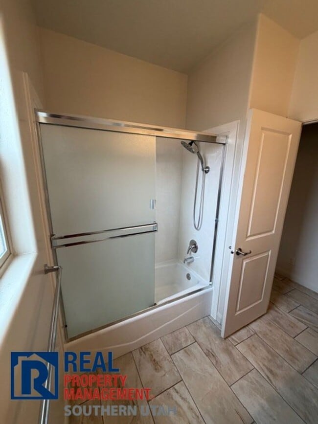 Building Photo - Home in Painted Desert