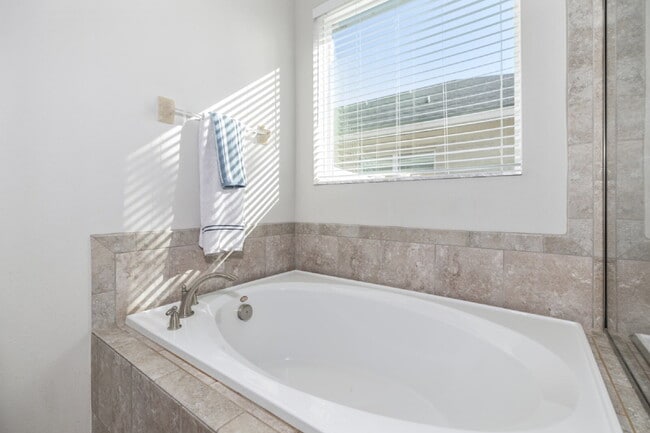 Building Photo - "Charming 3-Bedroom Retreat with Granite T...