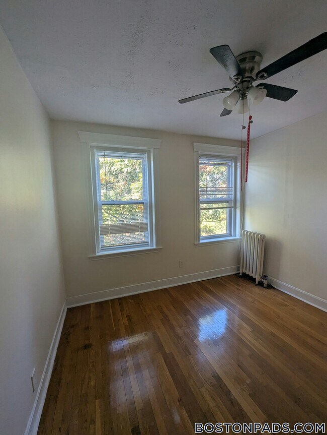 Building Photo - 364 Riverway