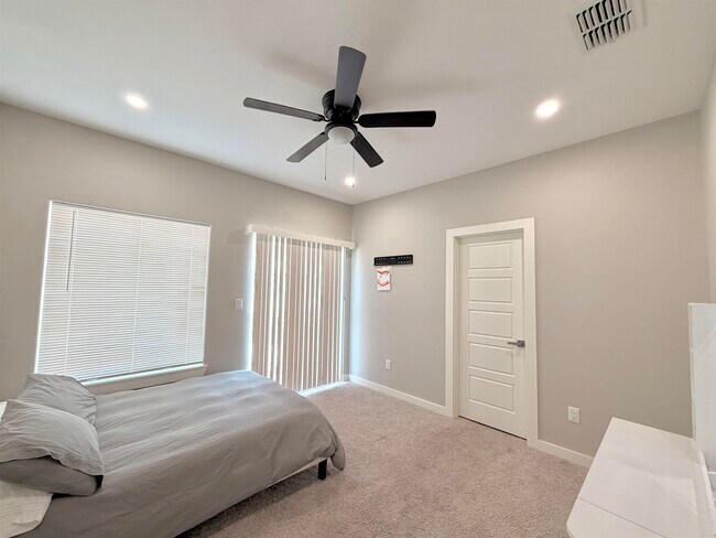 Building Photo - 9653 McPherson Rd