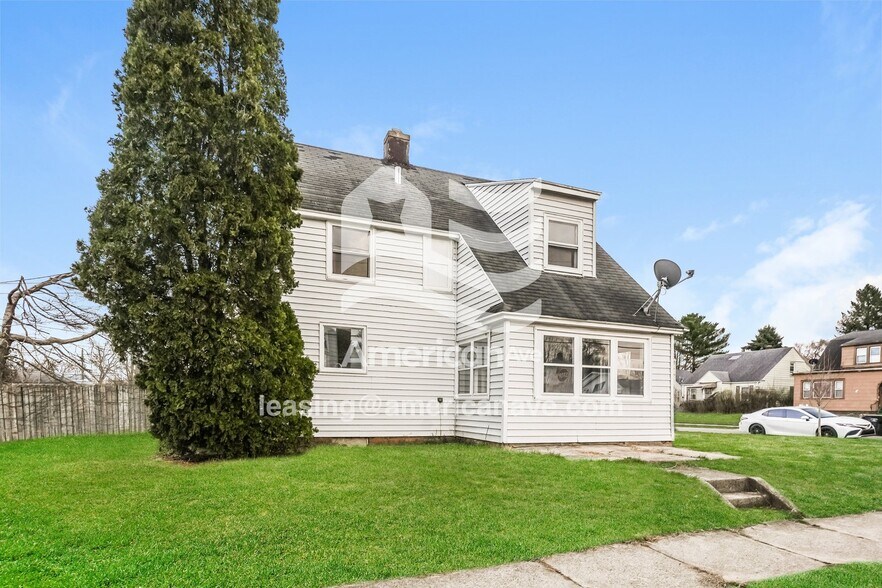 Building Photo - 501 E Irvington Ave
