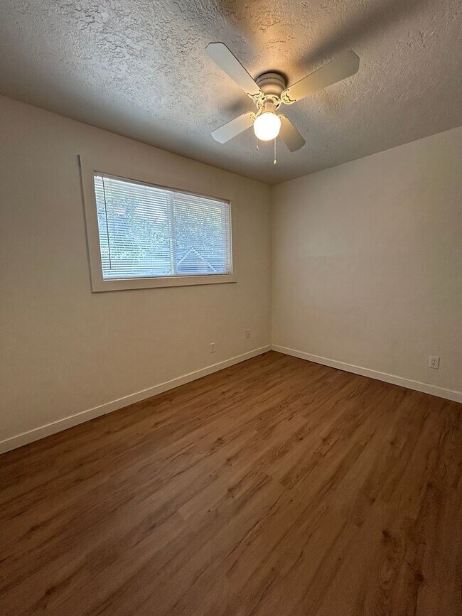 Building Photo - 3850 N Collister Dr