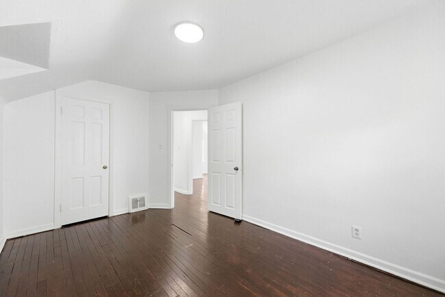 Building Photo - 4029 Weisser Park Ave