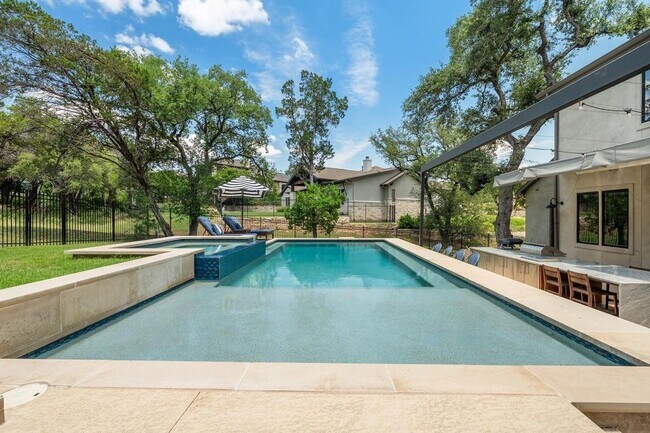 Building Photo - 2600 Arion Cir