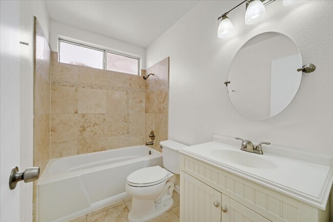 Building Photo - 313 Montcliff Ave