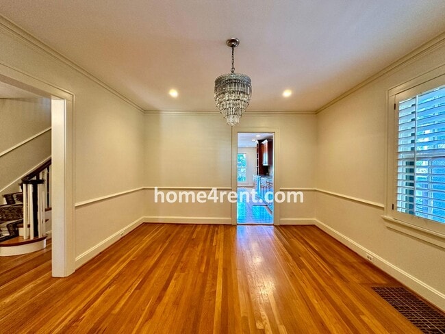 Building Photo - Charming Dutch Colonial in Brookside w/ an Updated Kitchen, Wood Floors, Fenced Yard and a Finish...