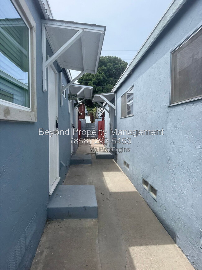 Building Photo - 2704 Highland Ave
