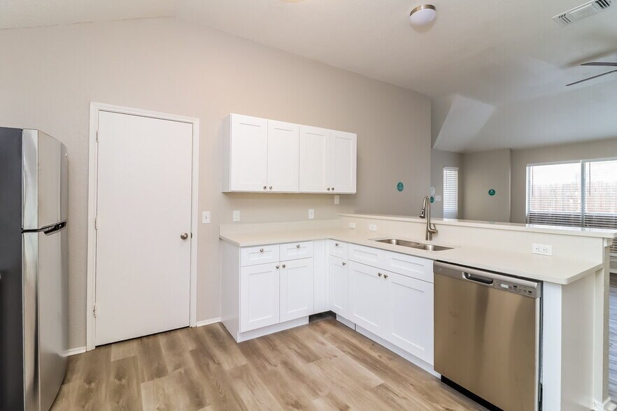 Building Photo - 10529 Towerwood Dr