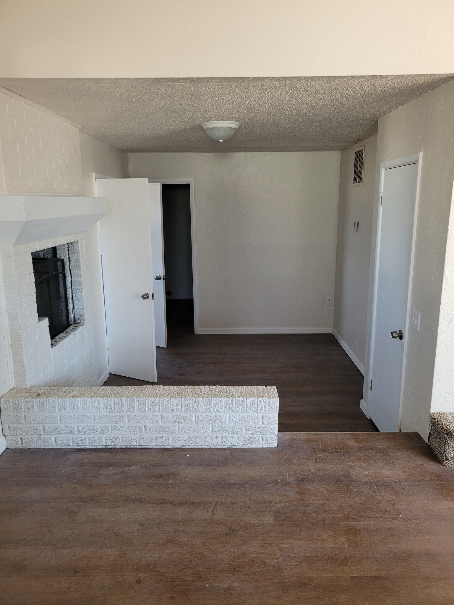 Building Photo - 8204 S Country Club Dr