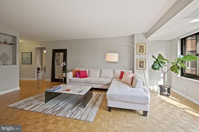 Building Photo - 1077 30th St NW