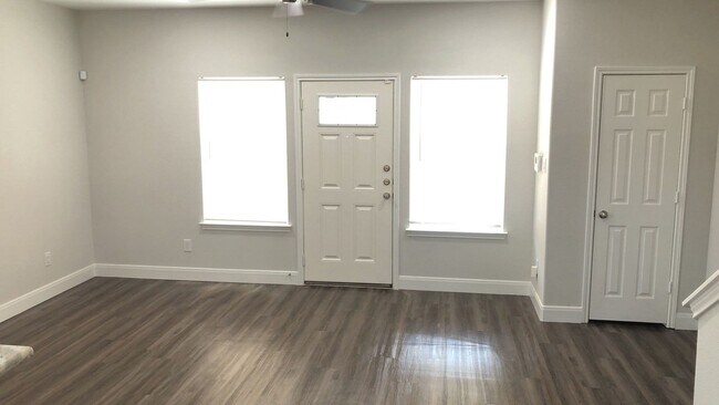 Building Photo - 9214 Nyssa Ave