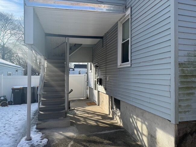 Building Photo - 187 Danforth St