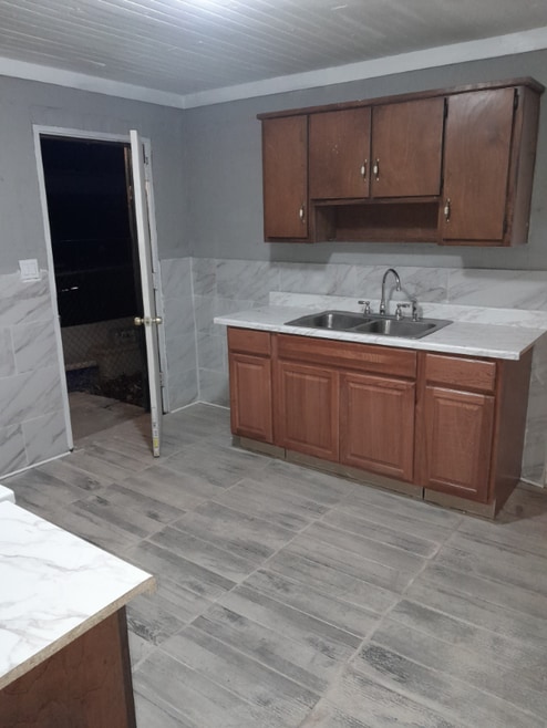 Building Photo - 1003 16th Ct