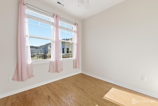 Building Photo - 38 Bond St