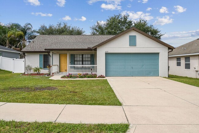 Primary Photo - Charming 3-bedroom + 2-Bathroom Home in th...