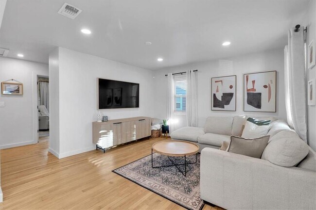 Building Photo - 1520 Foote St NE