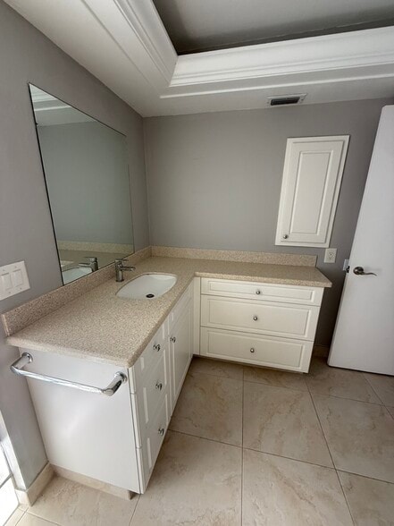Building Photo - 381 Ortega Ln