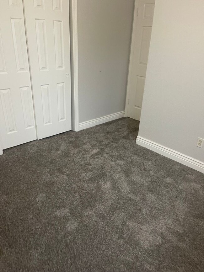 Building Photo - Spacious Home in Porterville