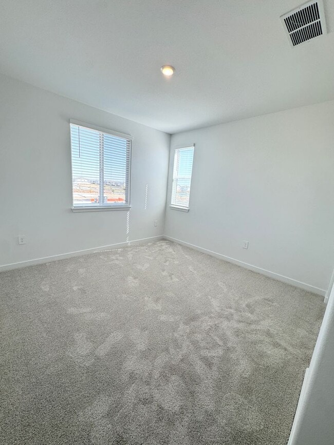 Building Photo - 5372 Island Yacht Wy