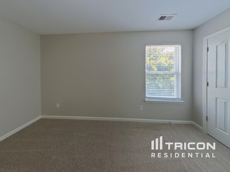 Building Photo - 10629 Mountain Springs Dr