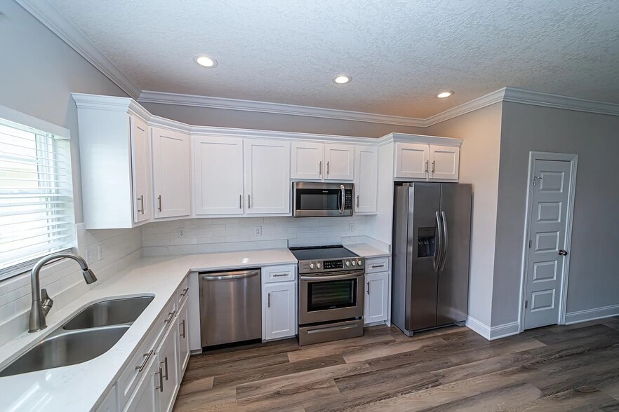 Building Photo - 133 Promenade Pl