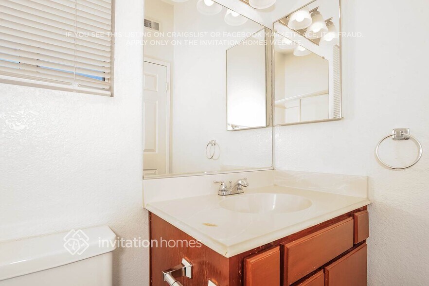 Building Photo - 39926 Milan Dr