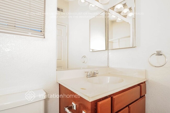 Building Photo - 39926 Milan Dr