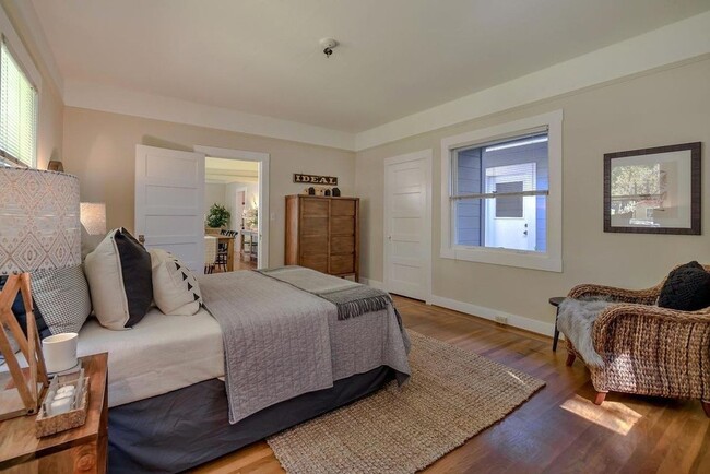 Building Photo - Charming Home next to Co-Op